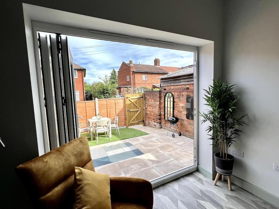 Modern 2 Bed House With Ev Parking * Worcester