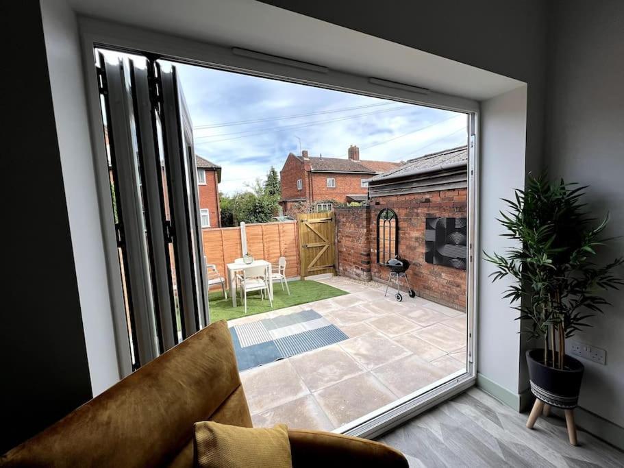 Modern 2 Bed House With Ev Parking