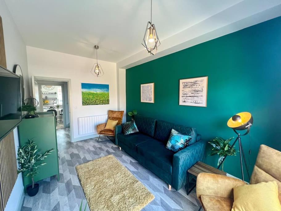 Modern 2 Bed House With Ev Parking Holiday home *